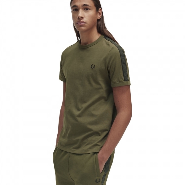 FRED PERRY Contrast Tape Ringer T-Shirt M4613 - Uniform Green -...