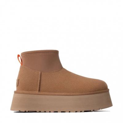 UGG Botas Classic Mini...