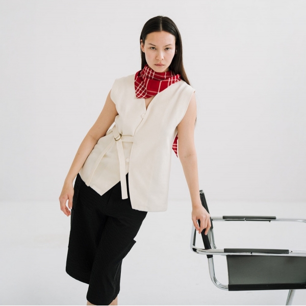 MIRAKAYA Shiro Vest - Cloud Dancer